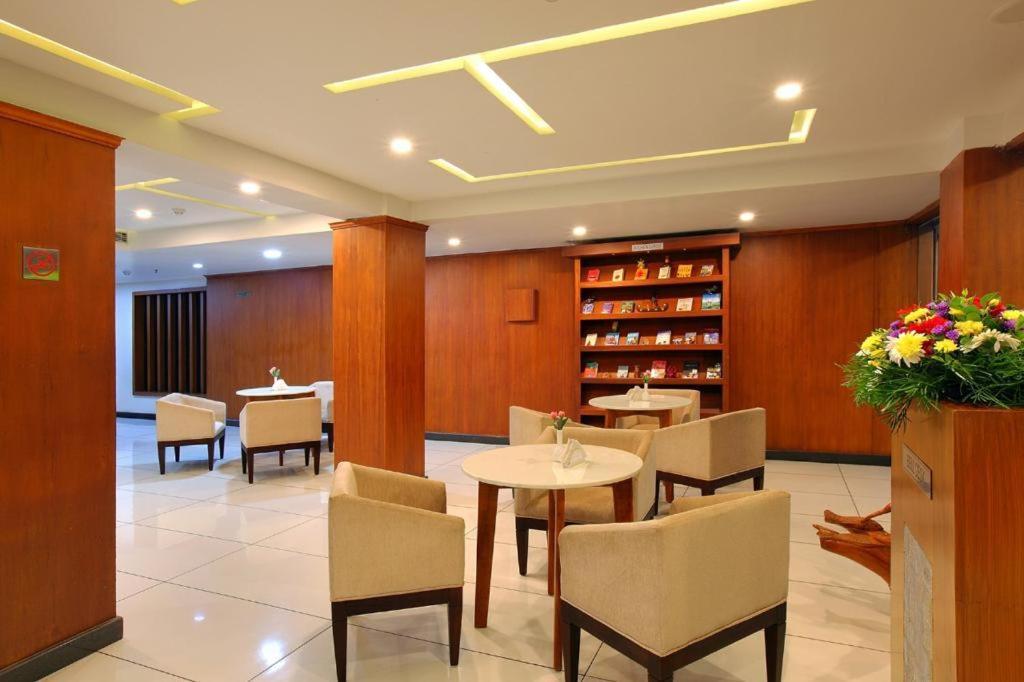 Sreevalsam Residency Kulanada Hotel Tamarakulam Exterior photo